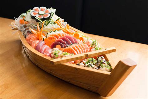 SUSHI BOAT .